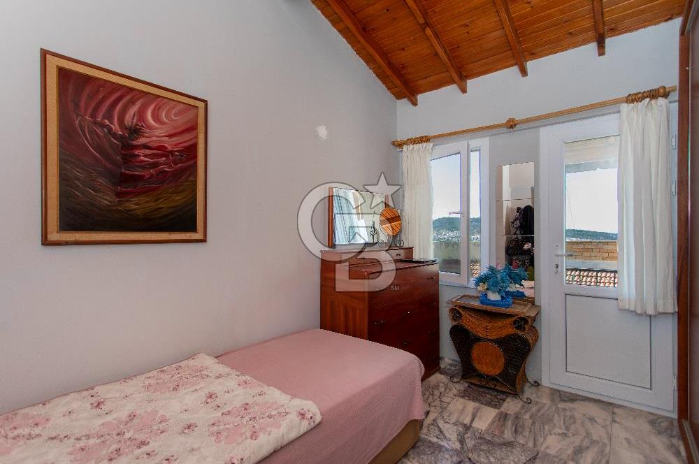 Yenifoça Marinaya Yürüme Mesafesinde Satılık 3+1 Villa