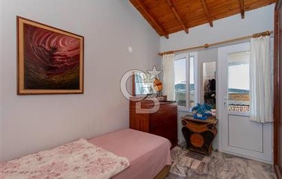 Yenifoça Marinaya Yürüme Mesafesinde Satılık 3+1 Villa