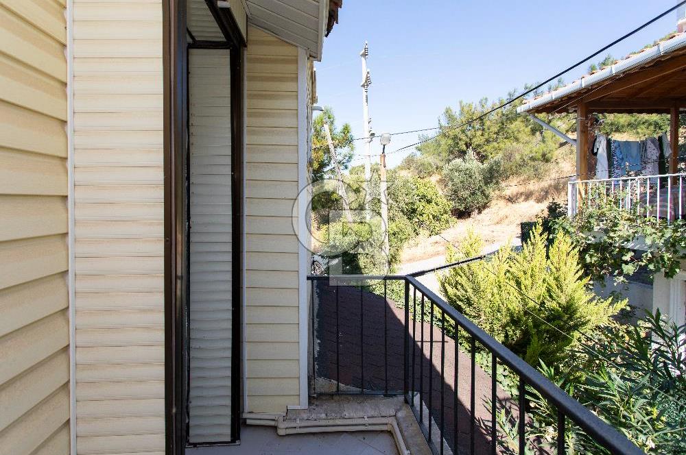 Yenifoça Marinaya Yürüme Mesafesinde Satılık 3+1 Villa