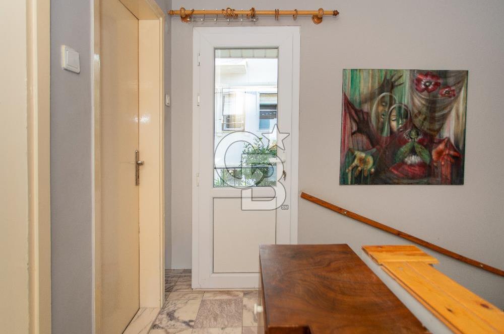 Yenifoça Marinaya Yürüme Mesafesinde Satılık 3+1 Villa