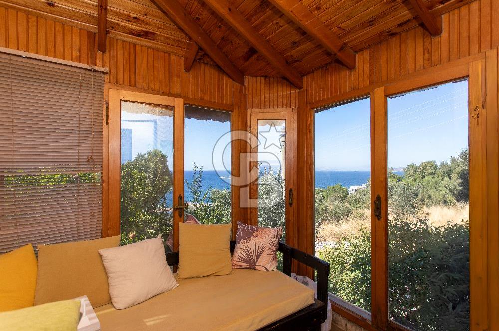 Yenifoça Marinaya Yürüme Mesafesinde Satılık 3+1 Villa