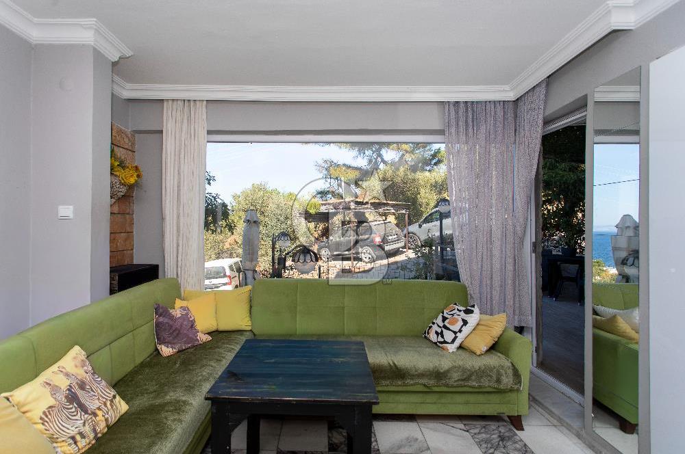 Yenifoça Marinaya Yürüme Mesafesinde Satılık 3+1 Villa