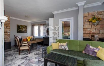Yenifoça Marinaya Yürüme Mesafesinde Satılık 3+1 Villa