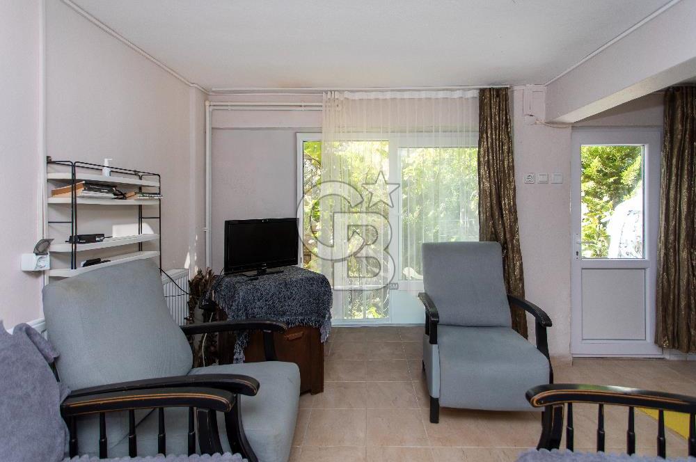 Yenifoça Marinaya Yürüme Mesafesinde Satılık 3+1 Villa