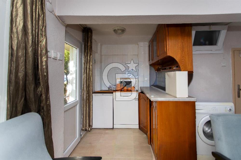 Yenifoça Marinaya Yürüme Mesafesinde Satılık 3+1 Villa