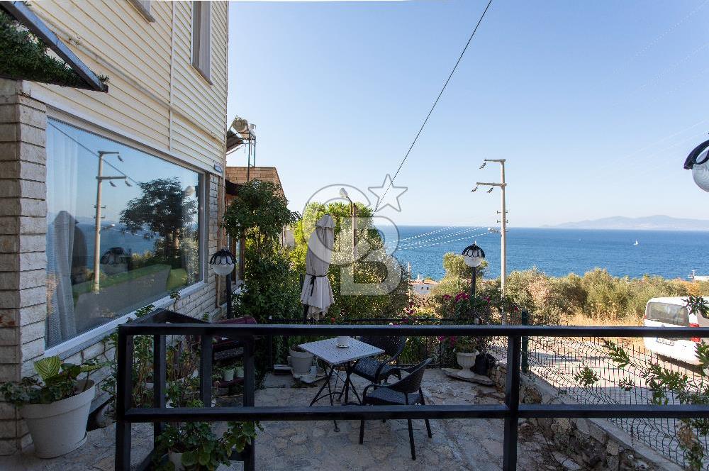 Yenifoça Marinaya Yürüme Mesafesinde Satılık 3+1 Villa