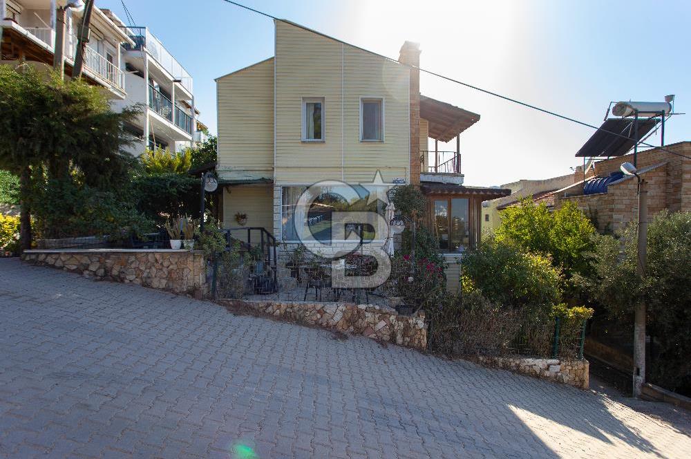Yenifoça Marinaya Yürüme Mesafesinde Satılık 3+1 Villa