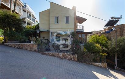 Yenifoça Marinaya Yürüme Mesafesinde Satılık 3+1 Villa