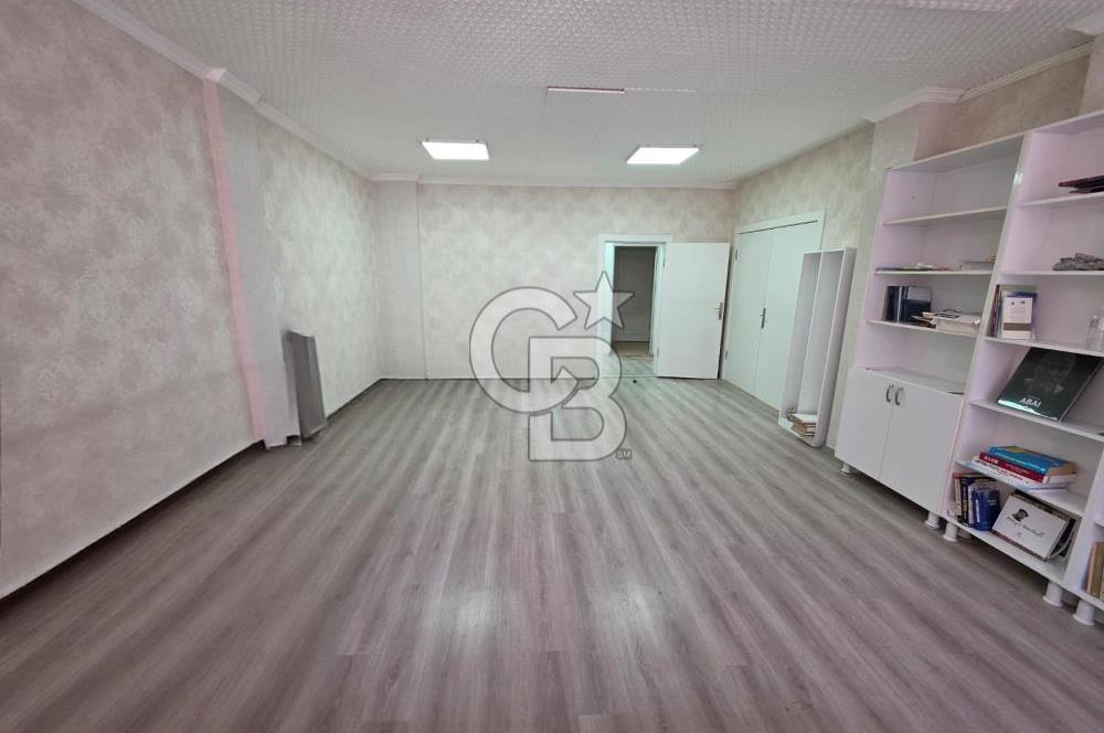 KIZILAY DA İZMİR 1 CADDESİNDE SATILIK 2+1 İŞYERİNE UYGUN DAİRE