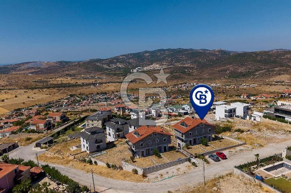 Foçaköy'de Satılık Deniz Manzaralı 4+2 Havuzlu Villa