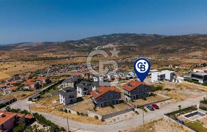 Foçaköy'de Satılık Deniz Manzaralı 4+2 Havuzlu Villa