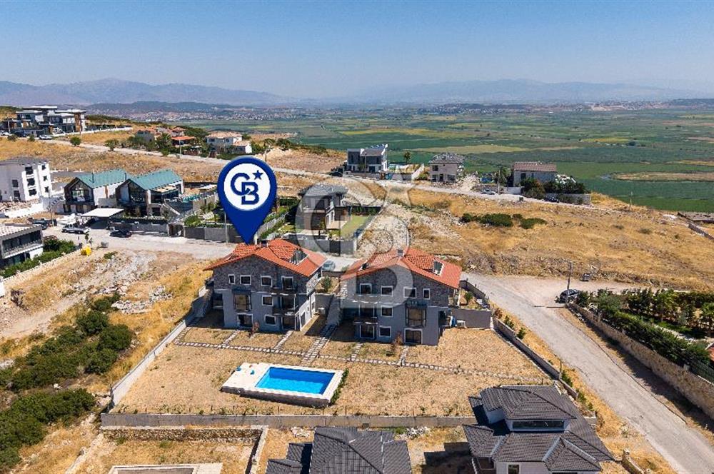 Foçaköy'de Satılık Deniz Manzaralı 4+2 Havuzlu Villa