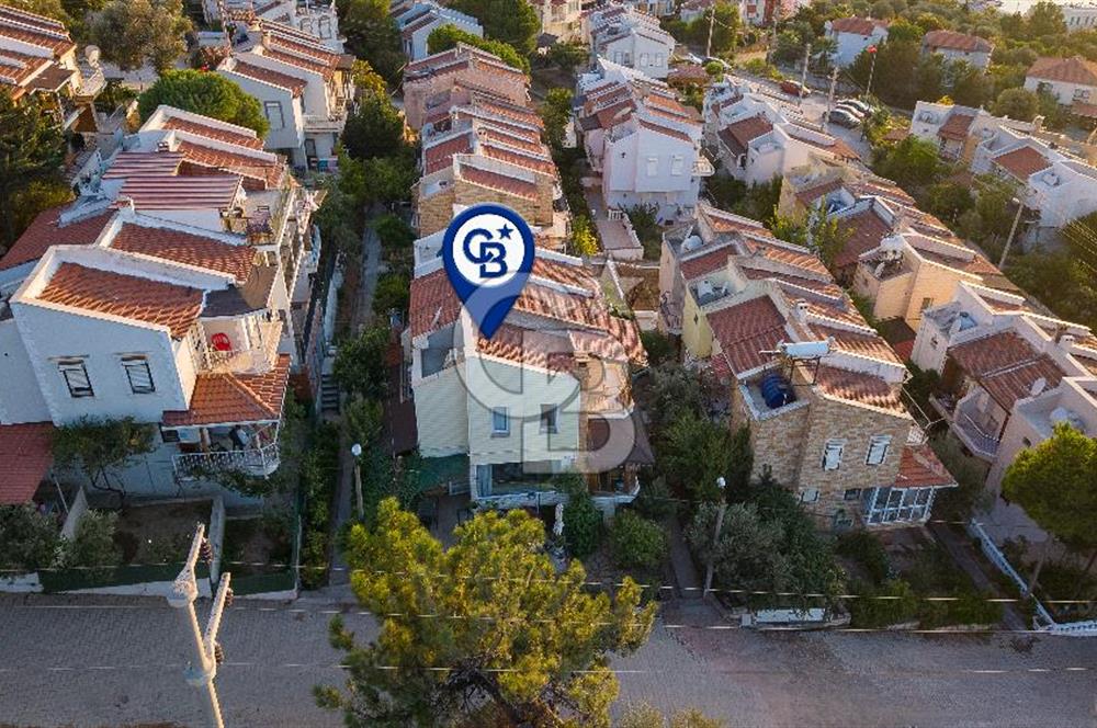 Yenifoça Marinaya Yürüme Mesafesinde Satılık 3+1 Villa