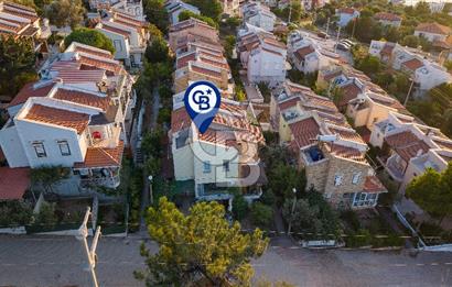 Yenifoça Marinaya Yürüme Mesafesinde Satılık 3+1 Villa