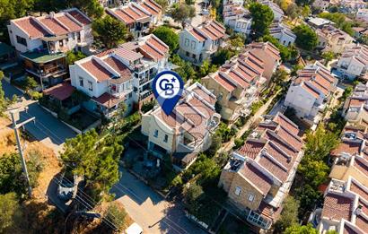 Yenifoça Marinaya Yürüme Mesafesinde Satılık 3+1 Villa