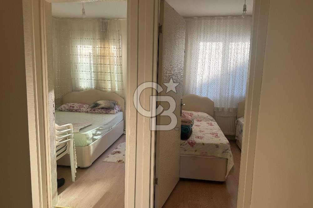 Foça Fevzi Çakmak Mahallesinde Deniz Manzaralı Kiralık 2+1