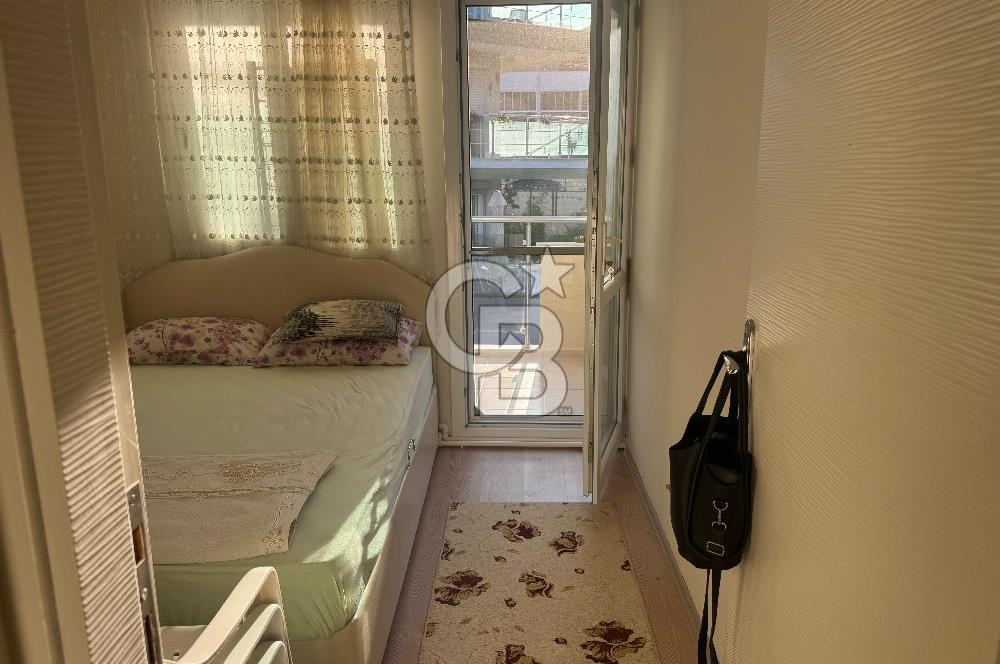 Foça Fevzi Çakmak Mahallesinde Deniz Manzaralı Kiralık 2+1
