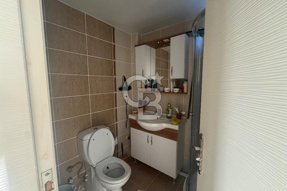 Foça Fevzi Çakmak Mahallesinde Deniz Manzaralı Kiralık 2+1