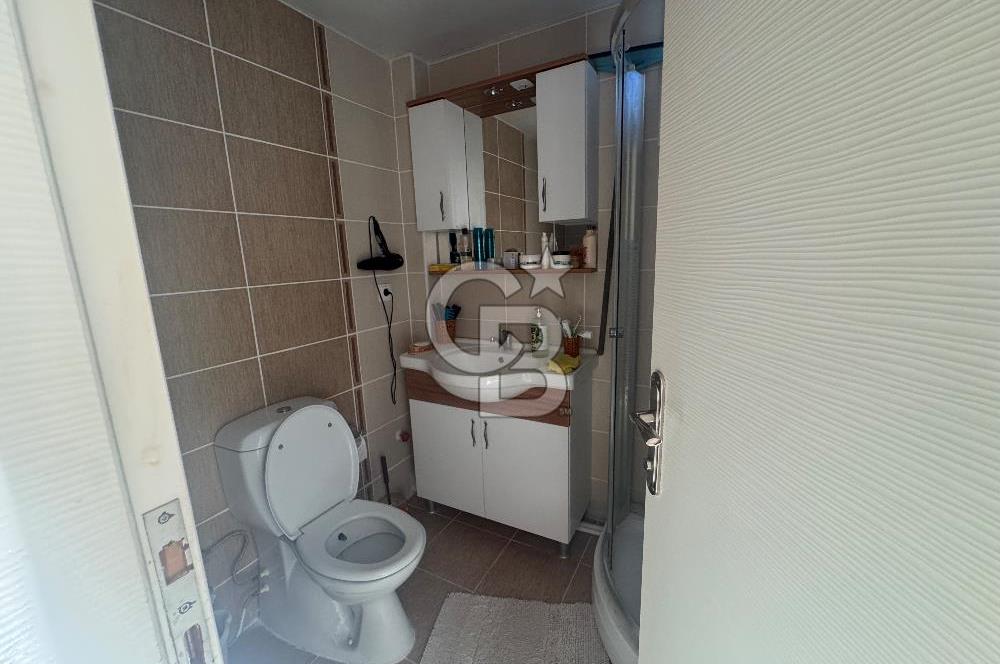 Foça Fevzi Çakmak Mahallesinde Deniz Manzaralı Kiralık 2+1
