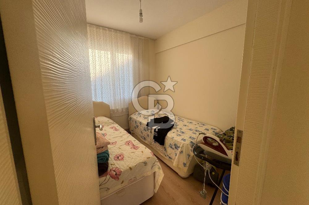 Foça Fevzi Çakmak Mahallesinde Deniz Manzaralı Kiralık 2+1