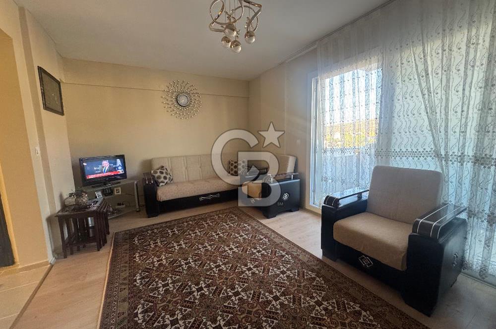 Foça Fevzi Çakmak Mahallesinde Deniz Manzaralı Kiralık 2+1