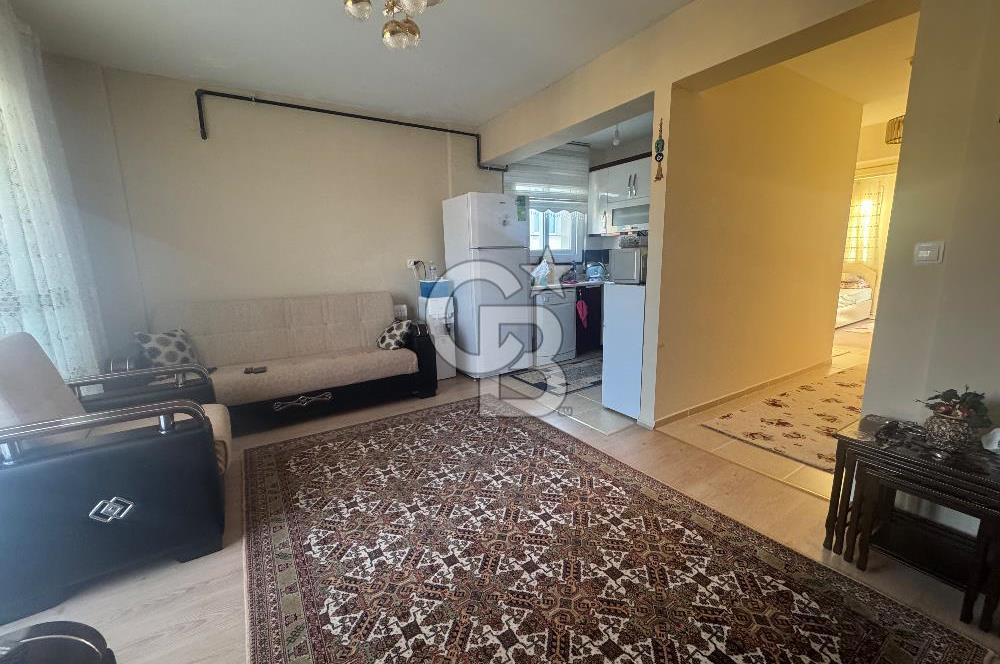 Foça Fevzi Çakmak Mahallesinde Deniz Manzaralı Kiralık 2+1