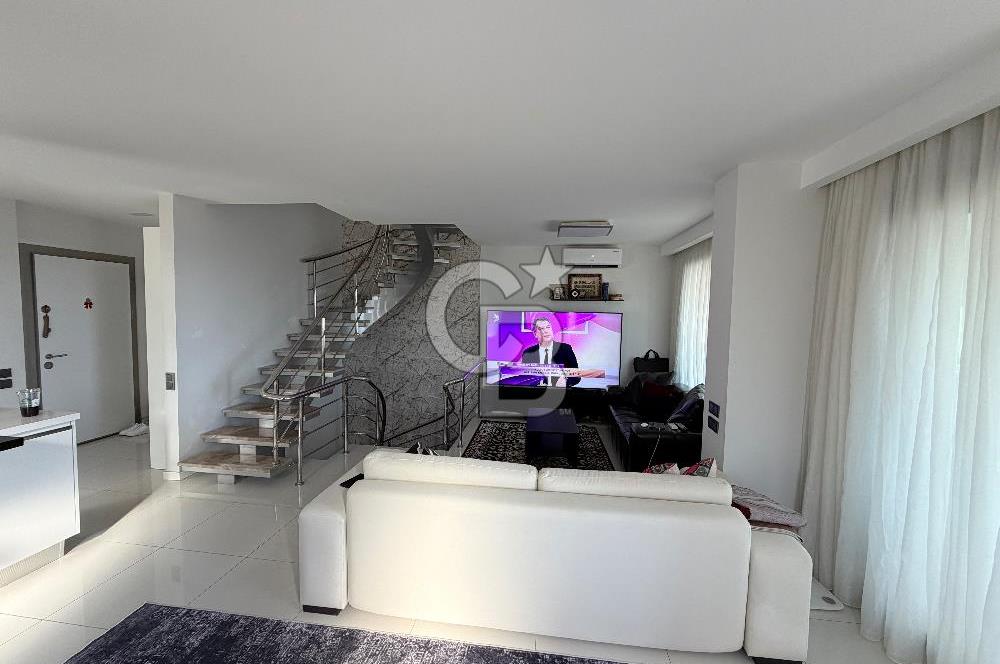 Çeşme’de Müstakil Havuzlu 4+2 Geniş Bahçeli Müstakil Villa