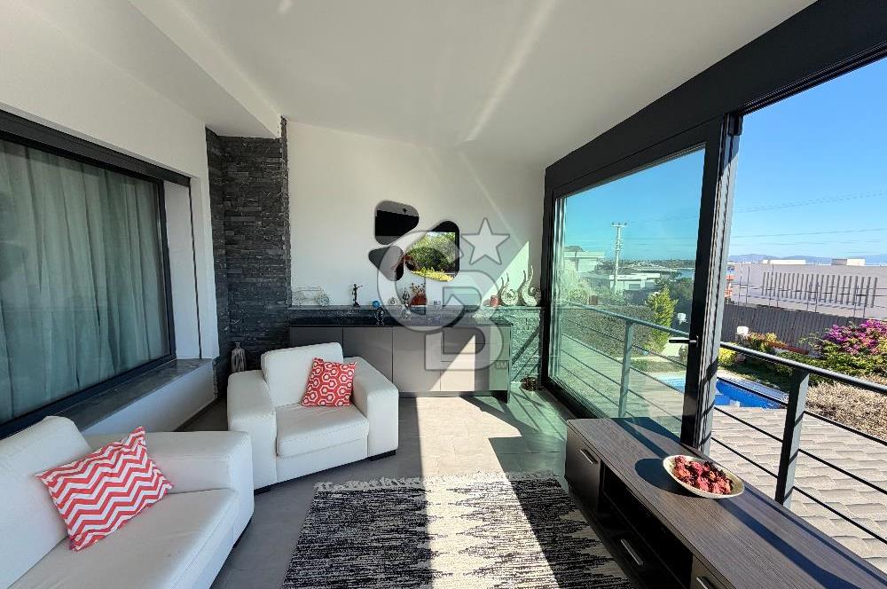 Çeşme’de Müstakil Havuzlu 4+2 Geniş Bahçeli Müstakil Villa