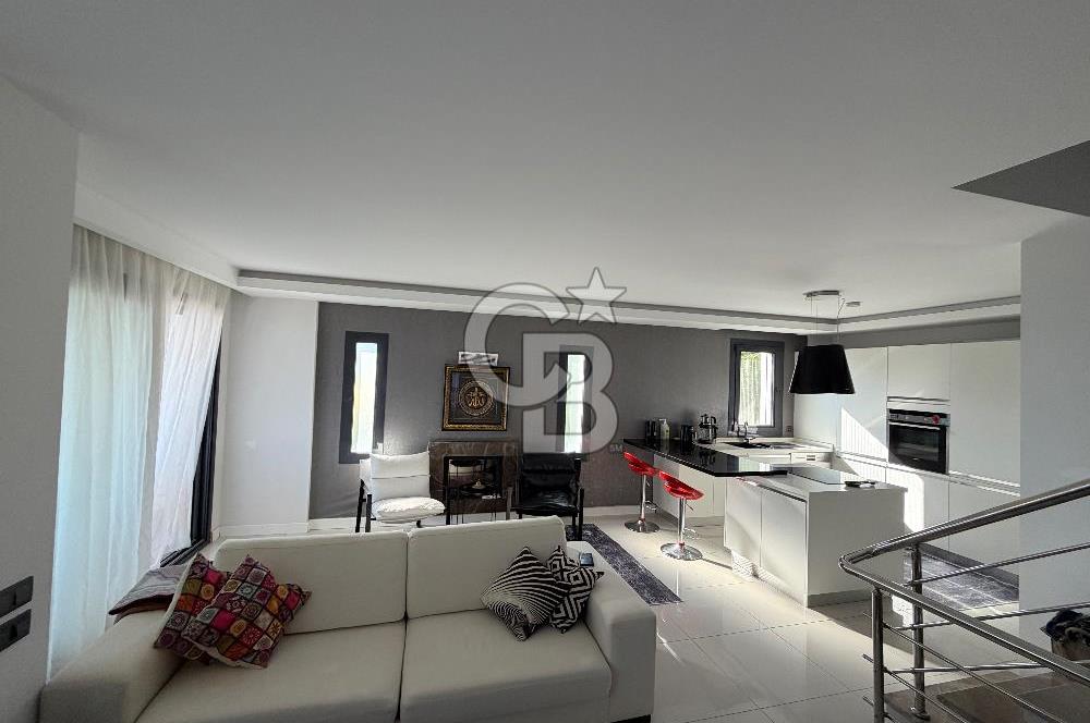 Çeşme’de Müstakil Havuzlu 4+2 Geniş Bahçeli Müstakil Villa