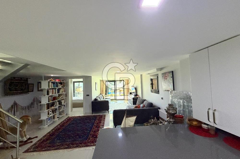 Çeşme’de Müstakil Havuzlu 4+2 Geniş Bahçeli Müstakil Villa