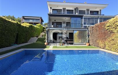 Çeşme’de Müstakil Havuzlu 4+2 Geniş Bahçeli Müstakil Villa