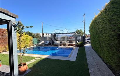 Çeşme’de Müstakil Havuzlu 4+2 Geniş Bahçeli Müstakil Villa