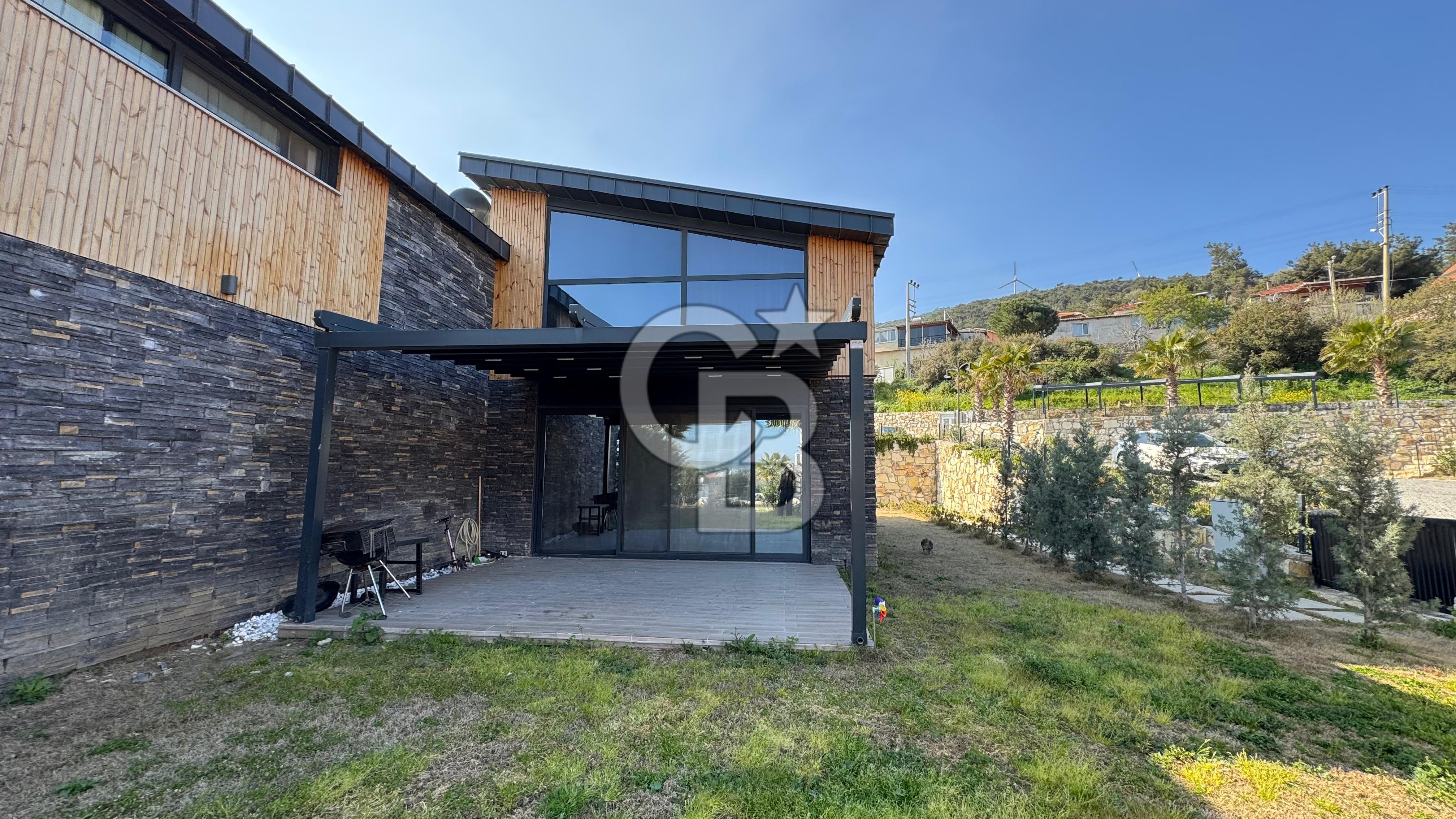 Foça Kozbeyli'de Eşyalı Kiralık Villa