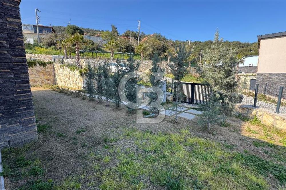 Foça Kozbeyli'de Eşyalı Kiralık Villa