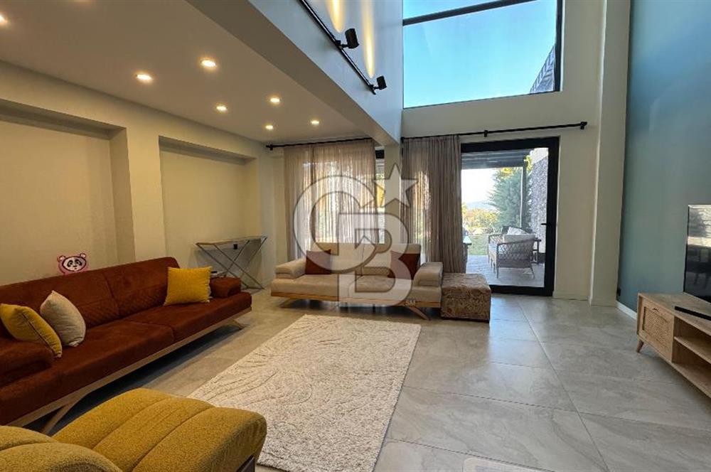 Foça Kozbeyli'de Eşyalı Kiralık Villa