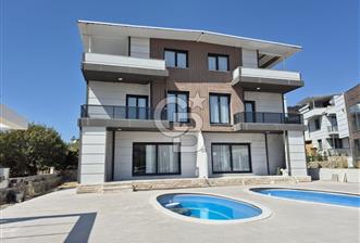 Dikili Çandarlı'da Satılık Deniz Manzaralı Havuzlu 3+1 Tripleks Villa - 1 - 373224