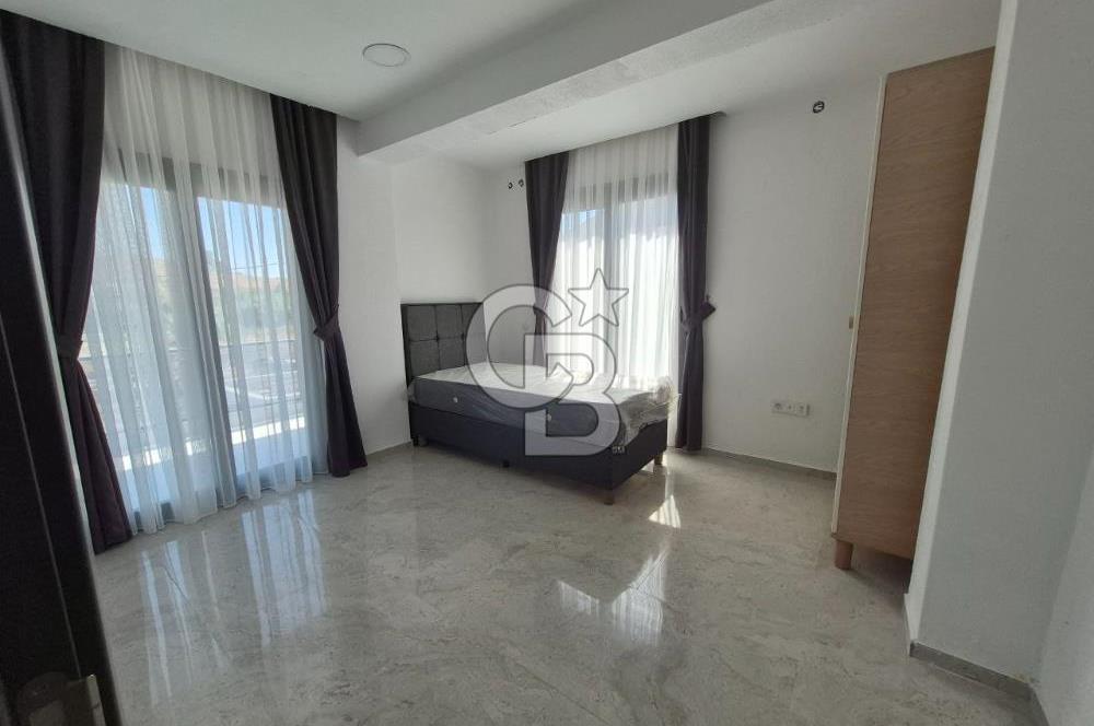 Dikili Çandarlı'da Satılık Deniz Manzaralı Havuzlu 3+1 Tripleks Villa