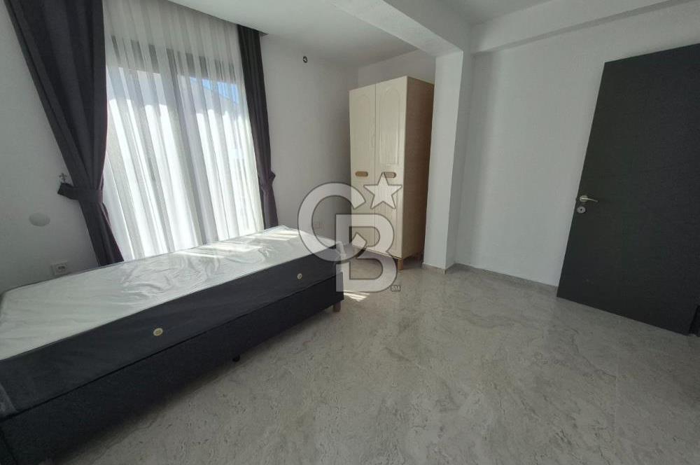 Dikili Çandarlı'da Satılık Deniz Manzaralı Havuzlu 3+1 Tripleks Villa