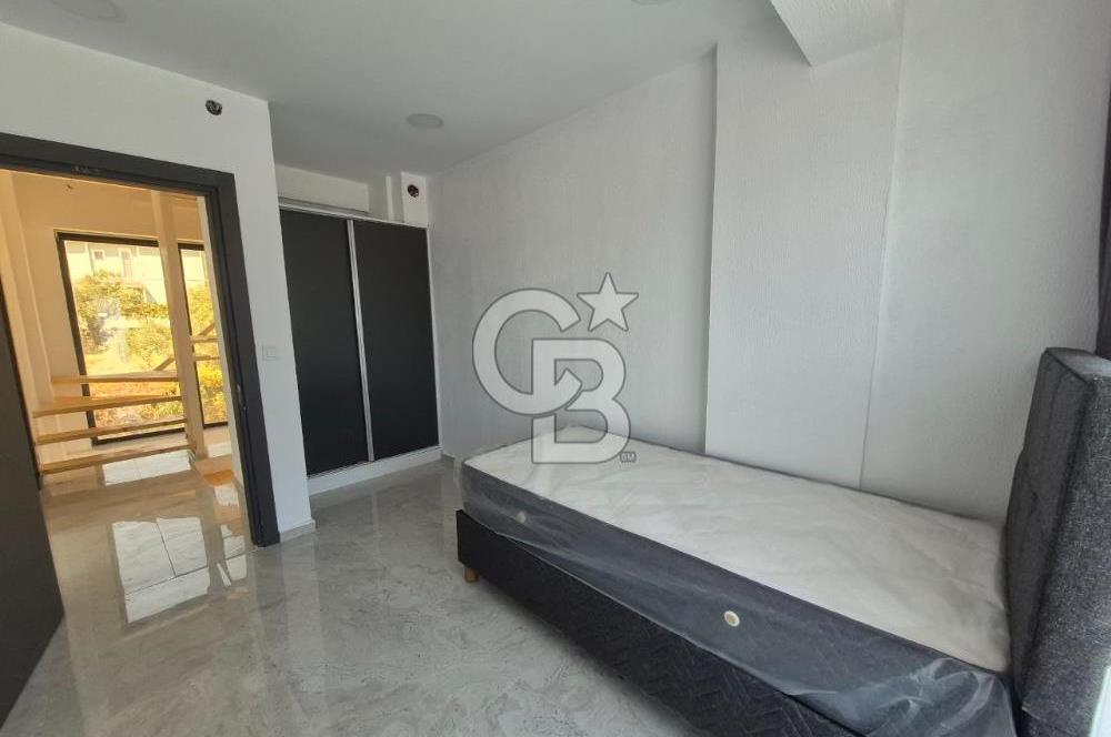 Dikili Çandarlı'da Satılık Deniz Manzaralı Havuzlu 3+1 Tripleks Villa