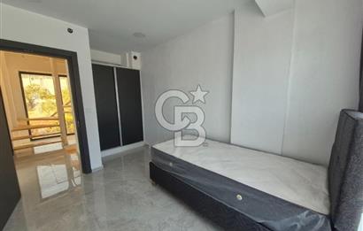 Dikili Çandarlı'da Satılık Deniz Manzaralı Havuzlu 3+1 Tripleks Villa