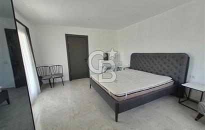 Dikili Çandarlı'da Satılık Deniz Manzaralı Havuzlu 3+1 Tripleks Villa