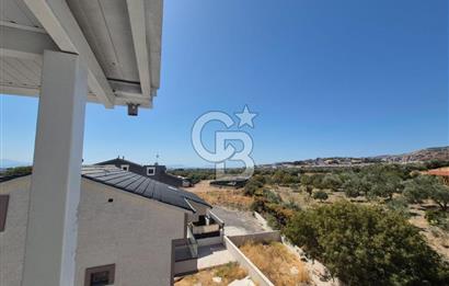 Dikili Çandarlı'da Satılık Deniz Manzaralı Havuzlu 3+1 Tripleks Villa