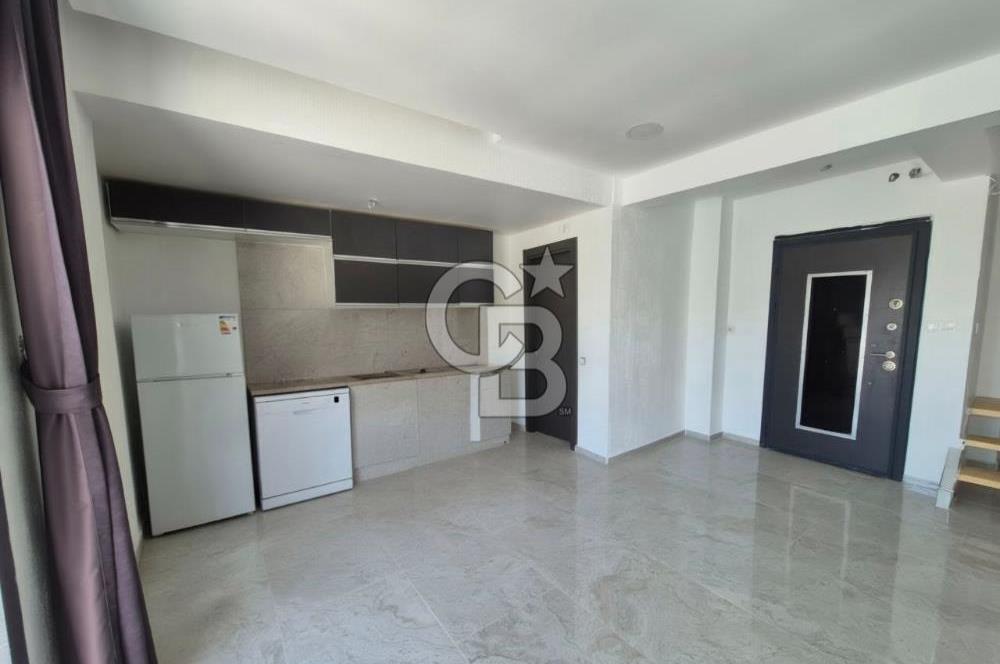 Dikili Çandarlı'da Satılık Deniz Manzaralı Havuzlu 3+1 Tripleks Villa