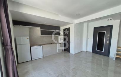 Dikili Çandarlı'da Satılık Deniz Manzaralı Havuzlu 3+1 Tripleks Villa