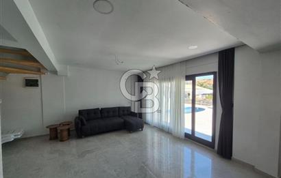 Dikili Çandarlı'da Satılık Deniz Manzaralı Havuzlu 3+1 Tripleks Villa