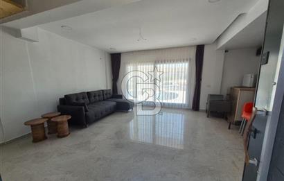 Dikili Çandarlı'da Satılık Deniz Manzaralı Havuzlu 3+1 Tripleks Villa
