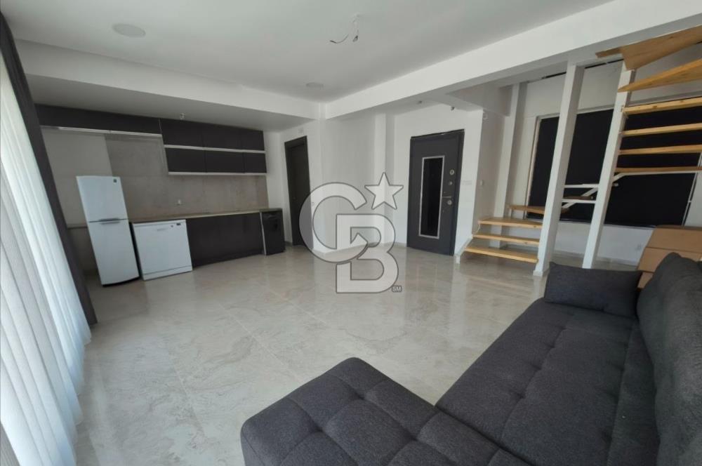 Dikili Çandarlı'da Satılık Deniz Manzaralı Havuzlu 3+1 Tripleks Villa