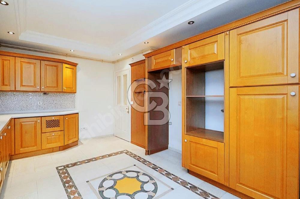 ERENKÖY'DE DENİZ MANZARALI CADDEYE 1. DK 4+1 225M2 BALKONLU