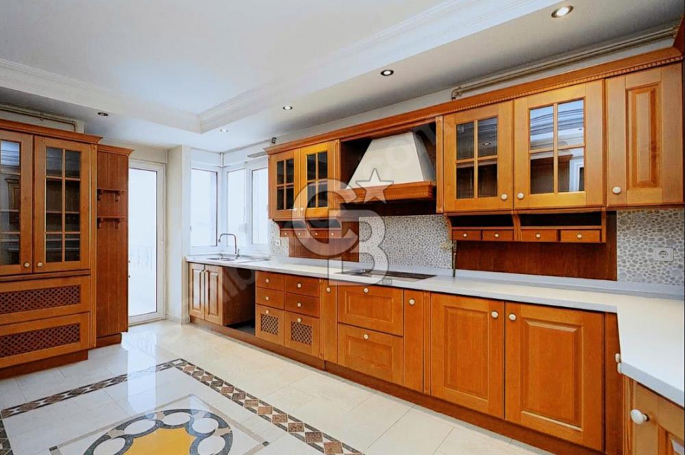 ERENKÖY'DE DENİZ MANZARALI CADDEYE 1. DK 4+1 225M2 BALKONLU