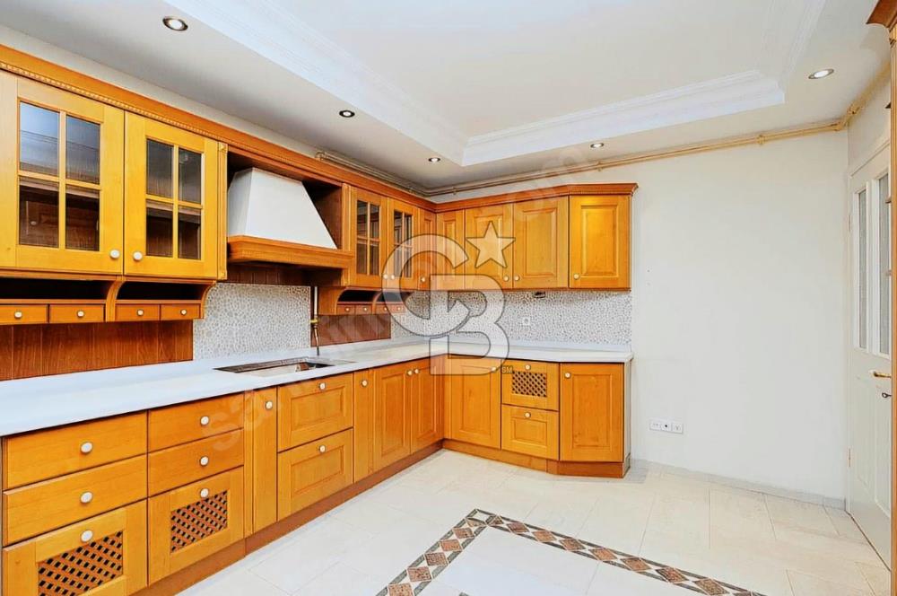ERENKÖY'DE DENİZ MANZARALI CADDEYE 1. DK 4+1 225M2 BALKONLU